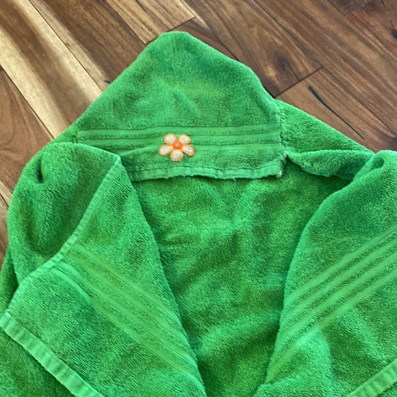 Lot of 2 hooded towels. Green. Oshkosh b’gosh. - Picture 4 of 4